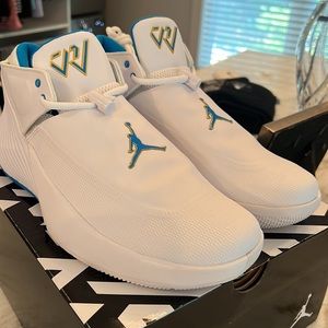 Jordan Why Not Zer0.1 Low
UCLA 100% authentic.